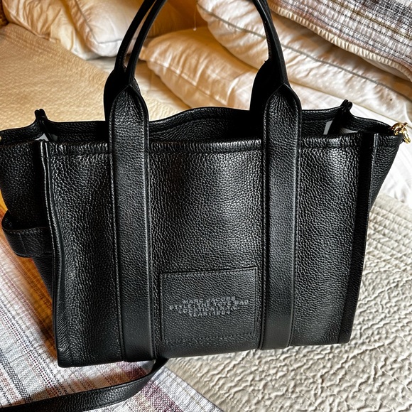 Marc Jacobs The Tote Bag Medium Size  💯 Authentic Full Grain Leather - Picture 9 of 16